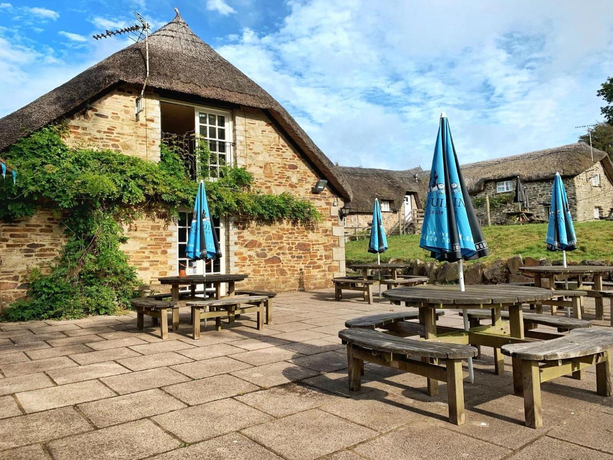 Bearslake Inn Bridestowe Bagian luar foto