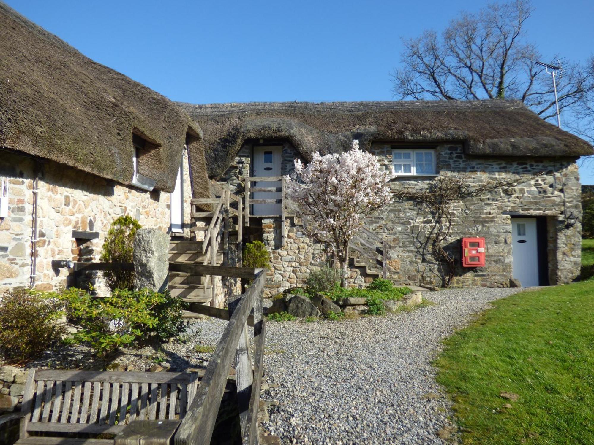 Bearslake Inn Bridestowe Bagian luar foto